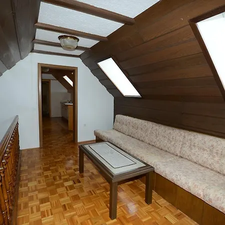 Apartman & Lipa *
